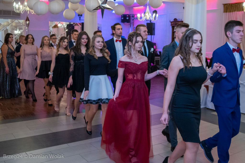 Studniówka 2020 w Zespole Szkół Ponadpodstawowych w Grodkowie [zdjęcia]