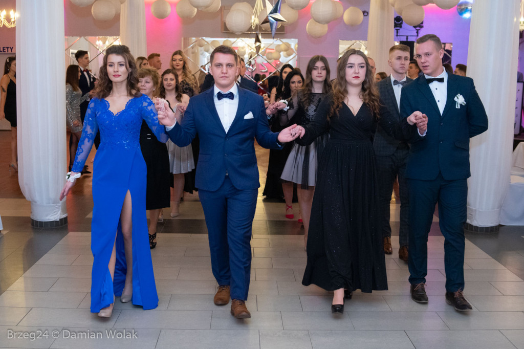 Studniówka 2020 w Zespole Szkół Ponadpodstawowych w Grodkowie [zdjęcia]