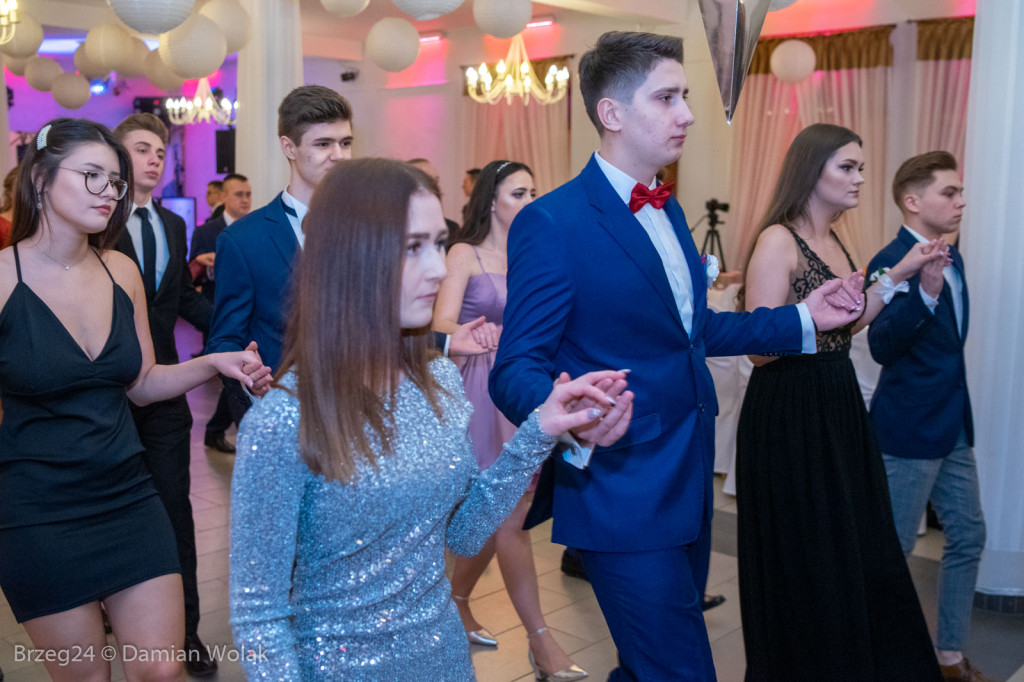 Studniówka 2020 w Zespole Szkół Ponadpodstawowych w Grodkowie [zdjęcia]