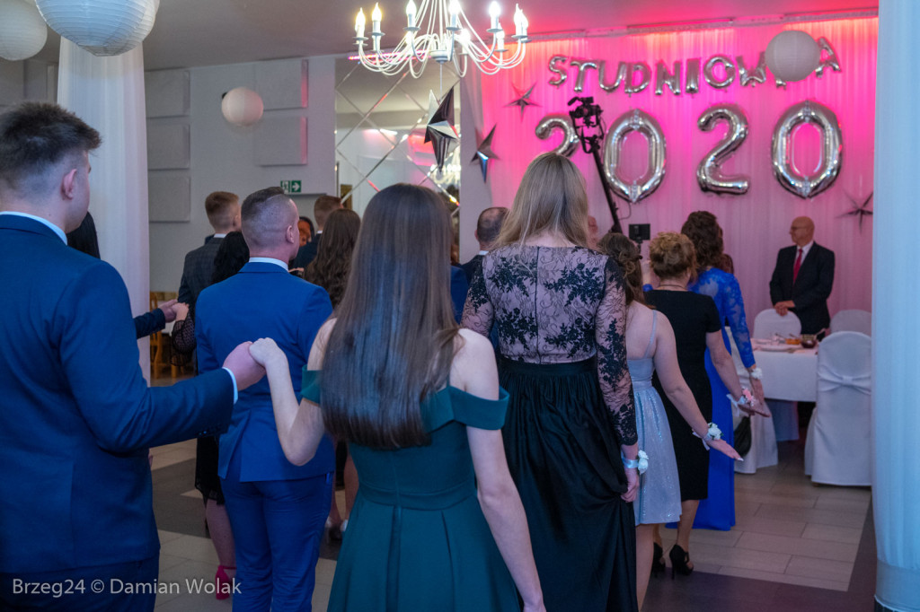 Studniówka 2020 w Zespole Szkół Ponadpodstawowych w Grodkowie [zdjęcia]