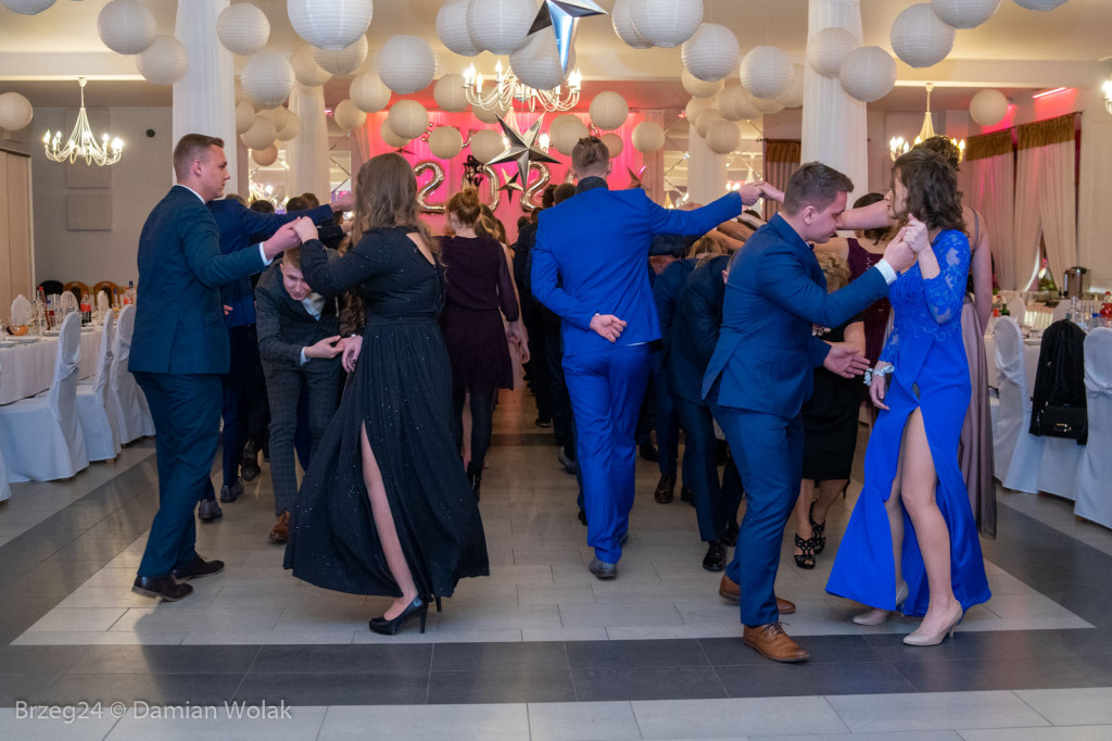 Studniówka 2020 w Zespole Szkół Ponadpodstawowych w Grodkowie [zdjęcia]