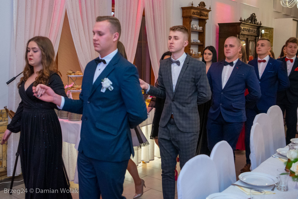 Studniówka 2020 w Zespole Szkół Ponadpodstawowych w Grodkowie [zdjęcia]