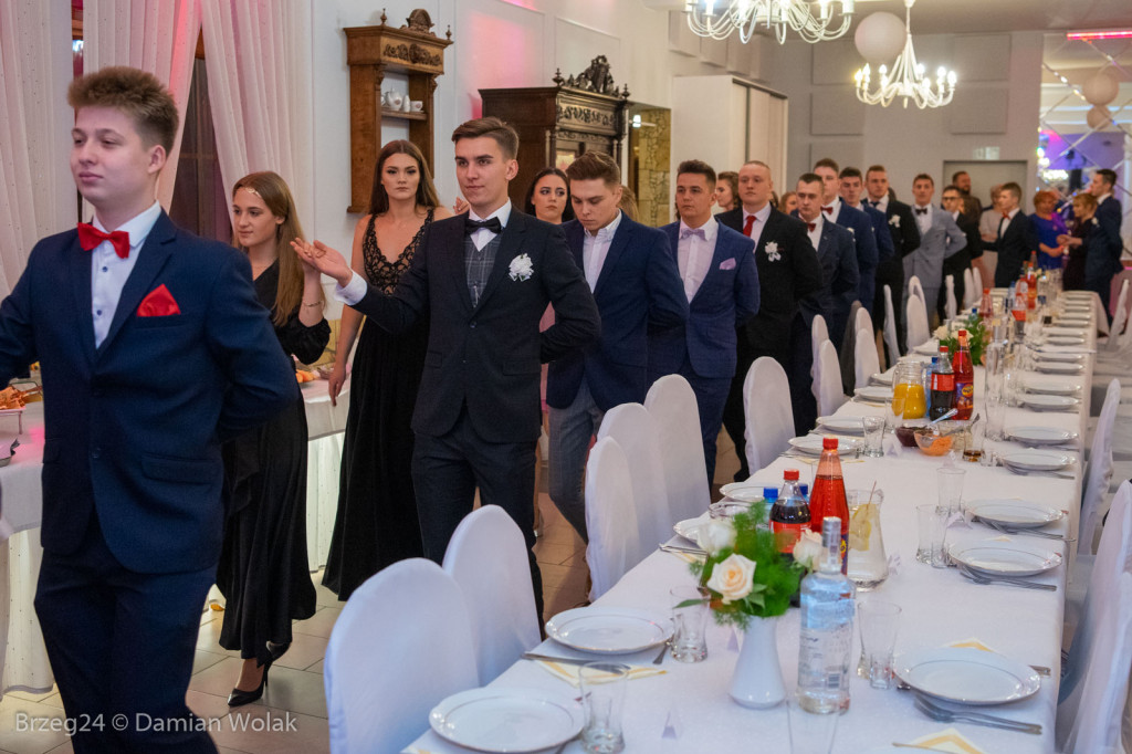 Studniówka 2020 w Zespole Szkół Ponadpodstawowych w Grodkowie [zdjęcia]