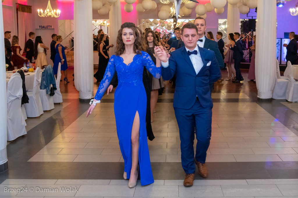 Studniówka 2020 w Zespole Szkół Ponadpodstawowych w Grodkowie [zdjęcia]