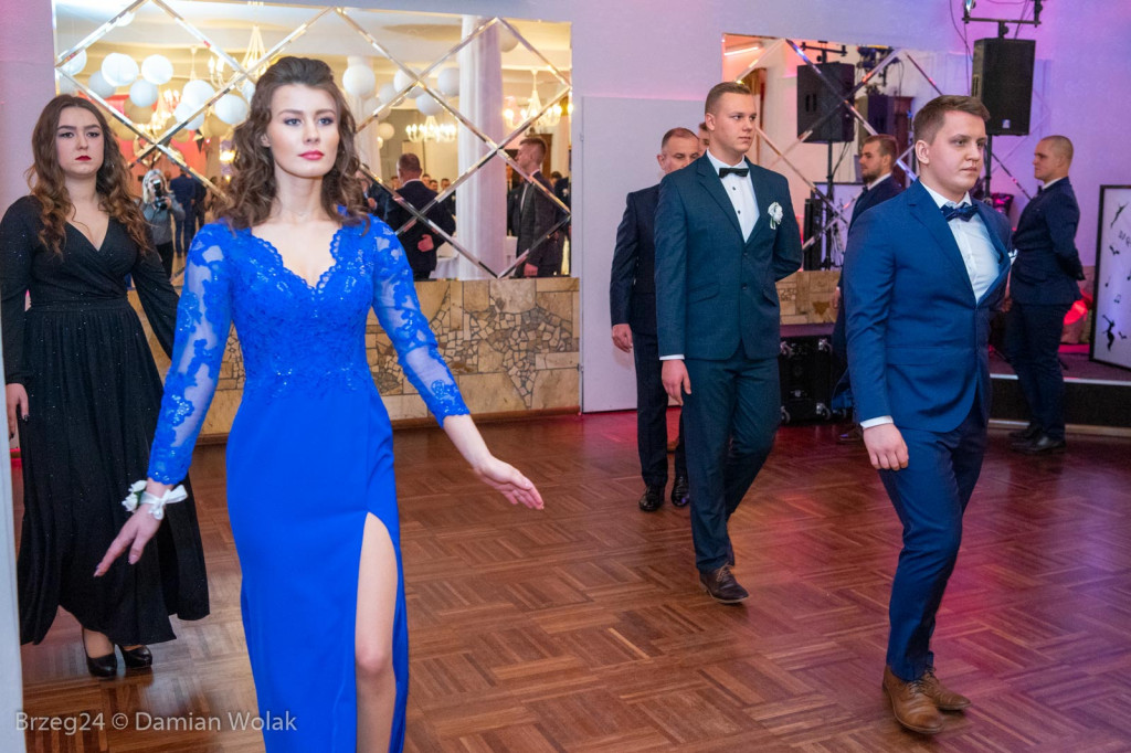 Studniówka 2020 w Zespole Szkół Ponadpodstawowych w Grodkowie [zdjęcia]