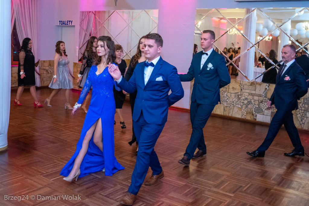 Studniówka 2020 w Zespole Szkół Ponadpodstawowych w Grodkowie [zdjęcia]