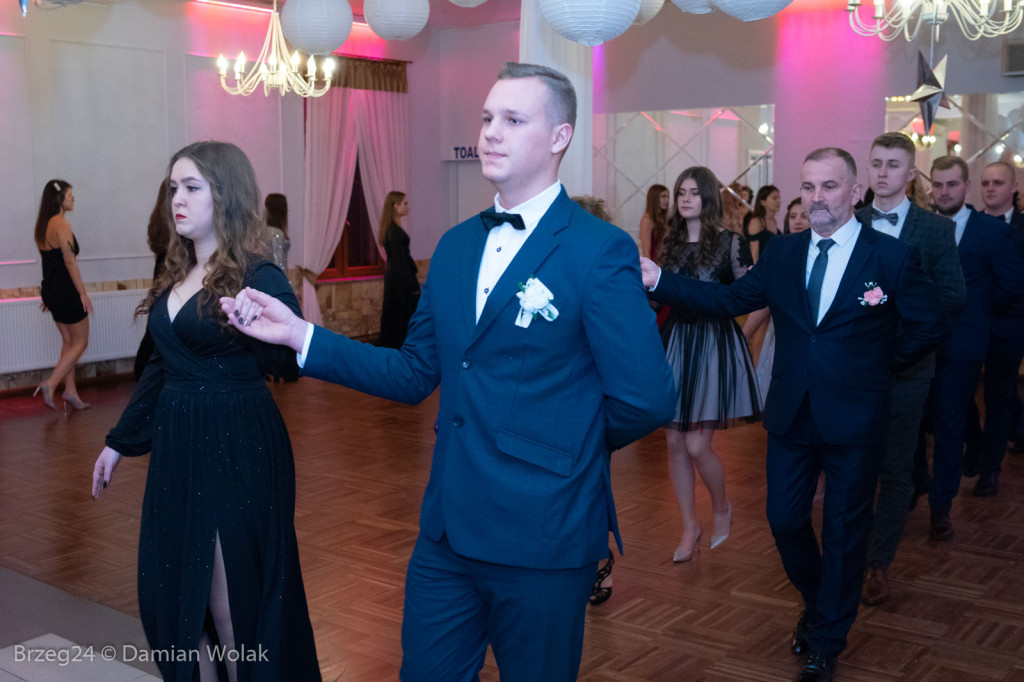 Studniówka 2020 w Zespole Szkół Ponadpodstawowych w Grodkowie [zdjęcia]