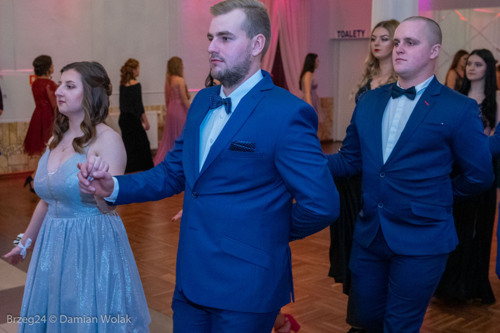 Studniówka 2020 w Zespole Szkół Ponadpodstawowych w Grodkowie [zdjęcia]