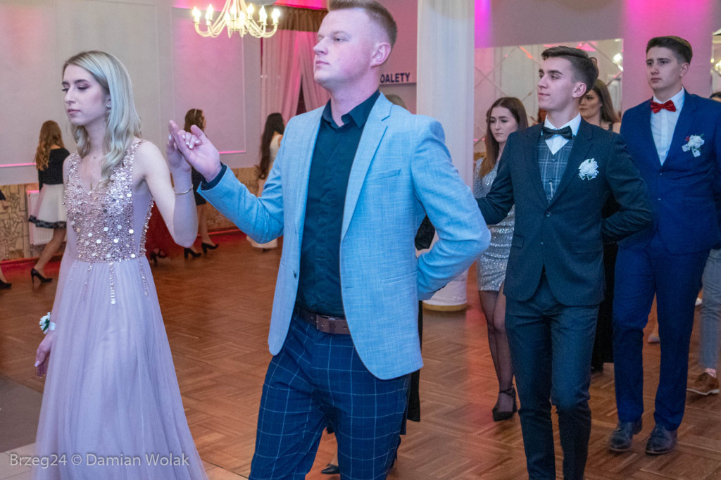 Studniówka 2020 w Zespole Szkół Ponadpodstawowych w Grodkowie [zdjęcia]