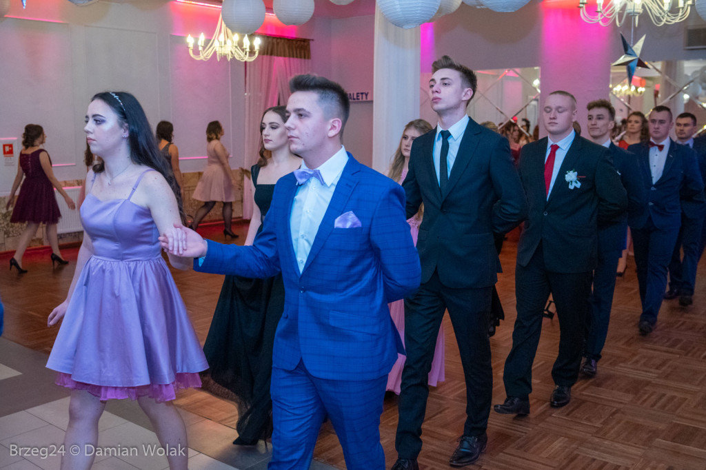 Studniówka 2020 w Zespole Szkół Ponadpodstawowych w Grodkowie [zdjęcia]