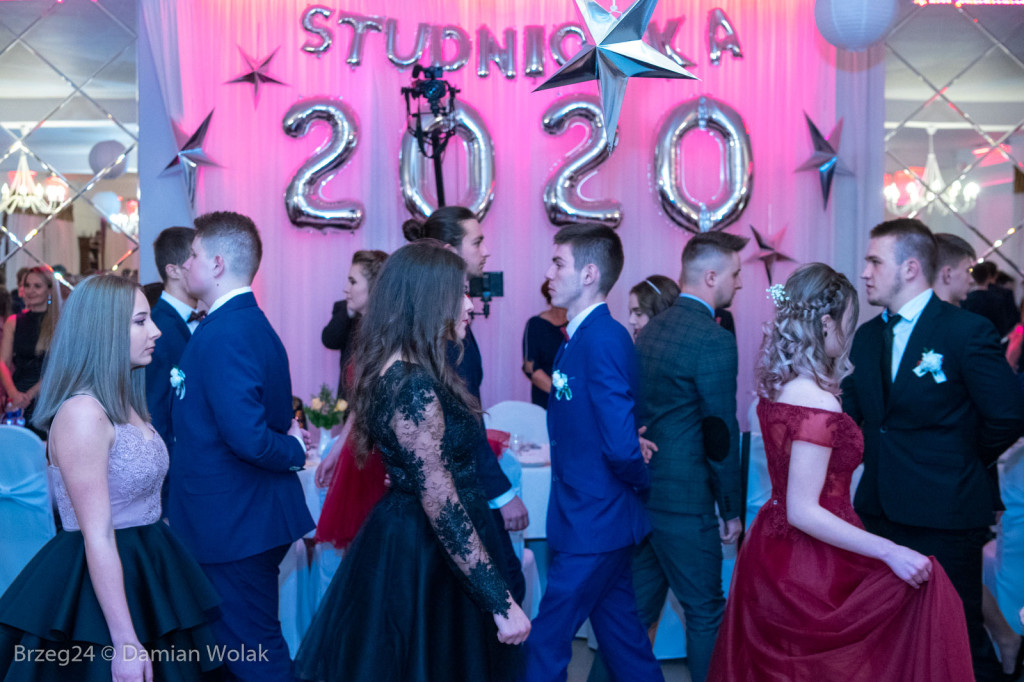 Studniówka 2020 w Zespole Szkół Ponadpodstawowych w Grodkowie [zdjęcia]