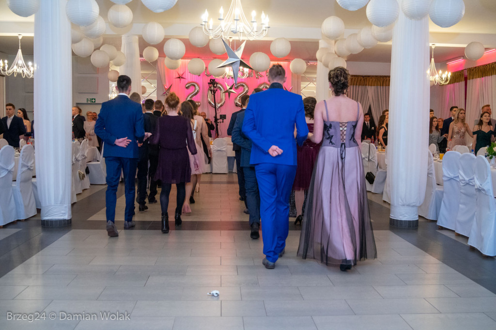 Studniówka 2020 w Zespole Szkół Ponadpodstawowych w Grodkowie [zdjęcia]