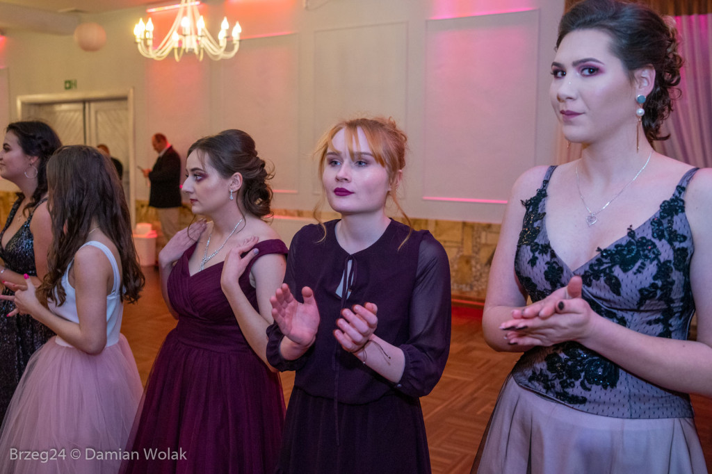 Studniówka 2020 w Zespole Szkół Ponadpodstawowych w Grodkowie [zdjęcia]