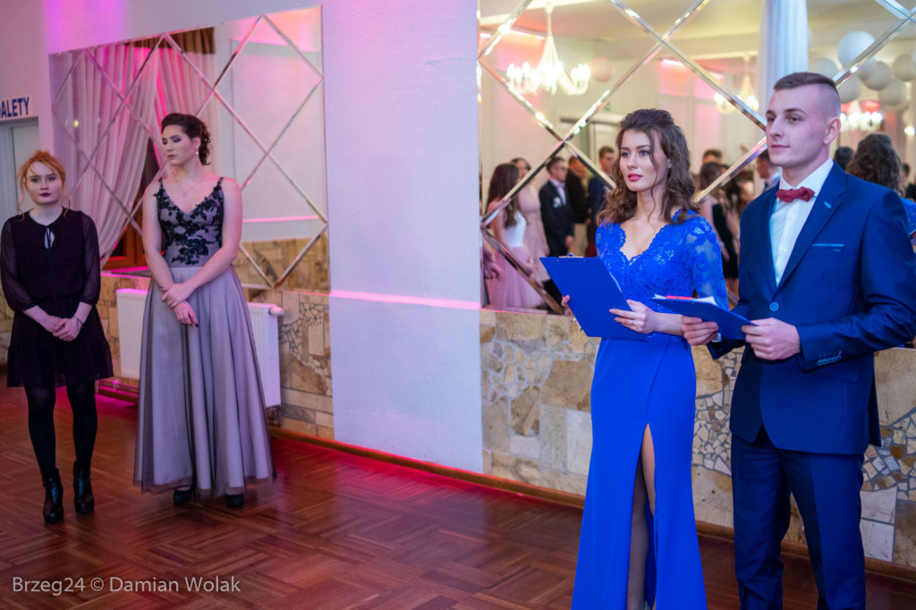 Studniówka 2020 w Zespole Szkół Ponadpodstawowych w Grodkowie [zdjęcia]