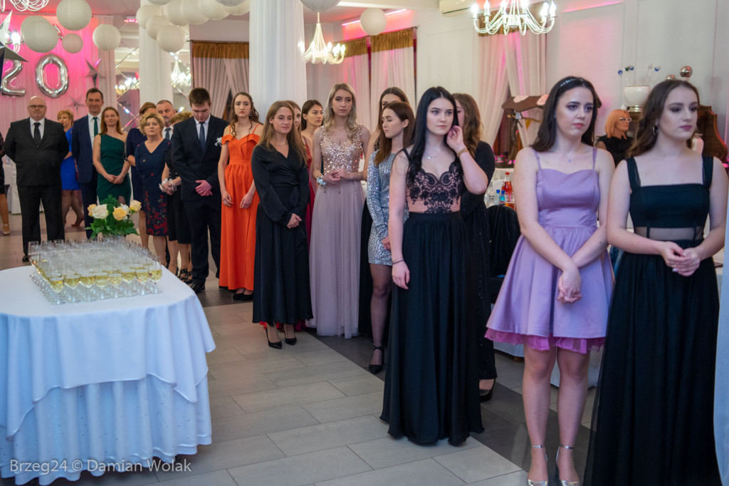 Studniówka 2020 w Zespole Szkół Ponadpodstawowych w Grodkowie [zdjęcia]