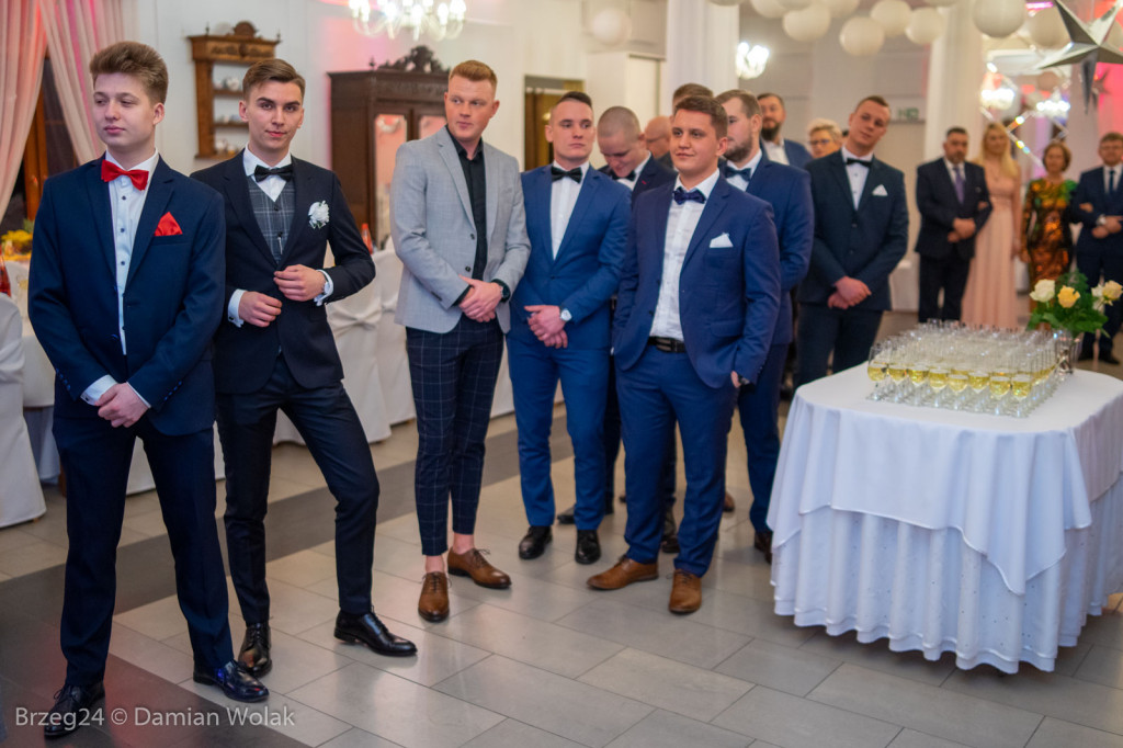 Studniówka 2020 w Zespole Szkół Ponadpodstawowych w Grodkowie [zdjęcia]