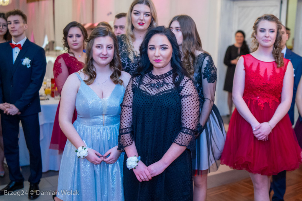 Studniówka 2020 w Zespole Szkół Ponadpodstawowych w Grodkowie [zdjęcia]