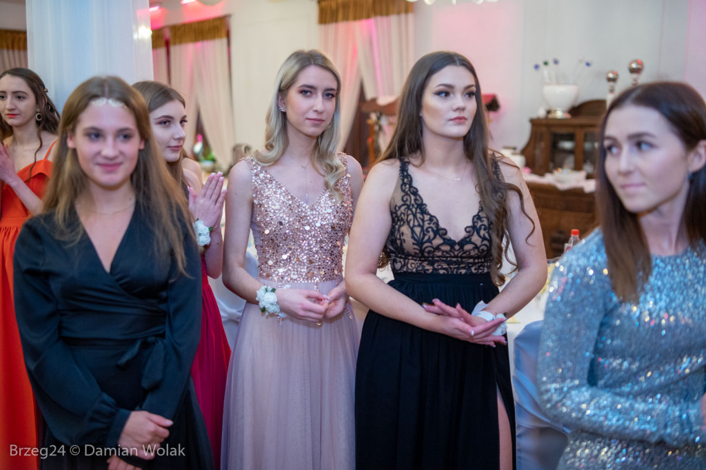 Studniówka 2020 w Zespole Szkół Ponadpodstawowych w Grodkowie [zdjęcia]