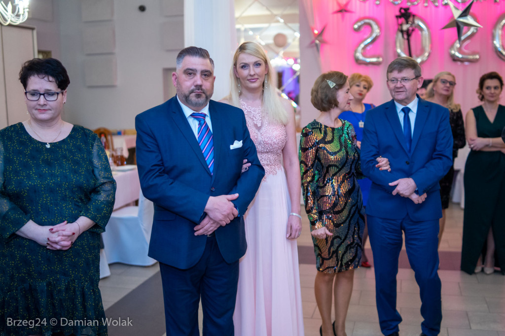 Studniówka 2020 w Zespole Szkół Ponadpodstawowych w Grodkowie [zdjęcia]