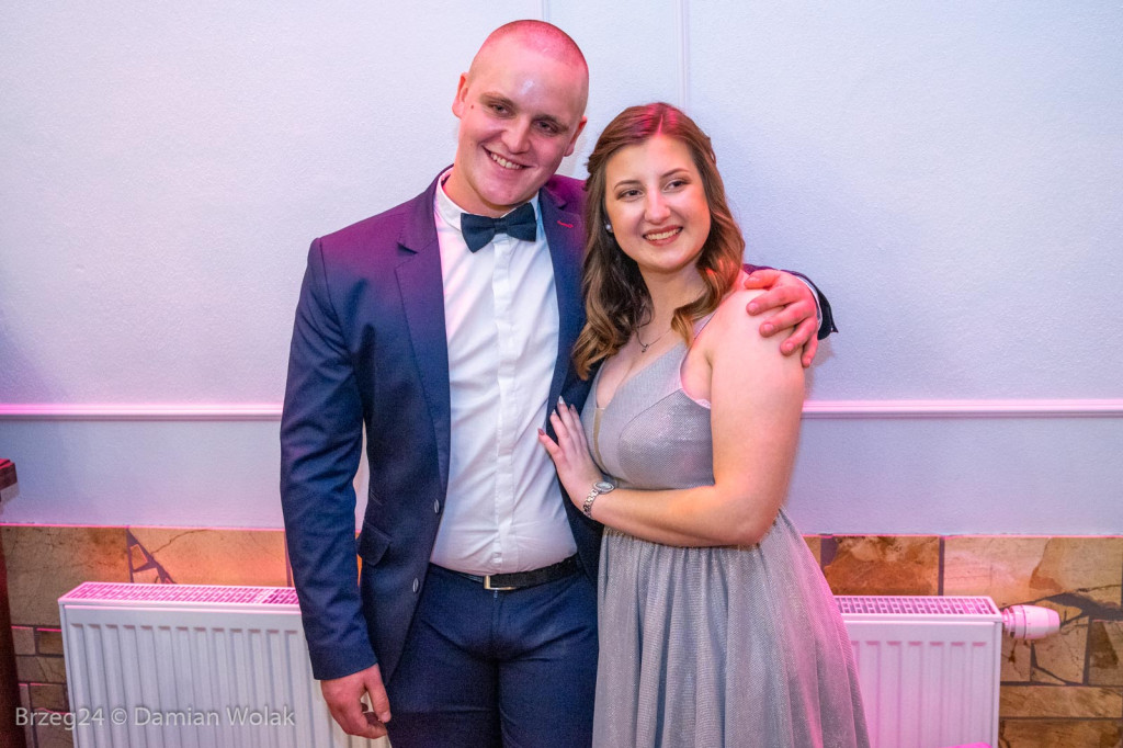 Studniówka 2020 w Zespole Szkół Ponadpodstawowych w Grodkowie [zdjęcia]