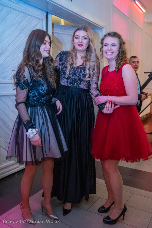 Studniówka 2020 w Zespole Szkół Ponadpodstawowych w Grodkowie [zdjęcia]