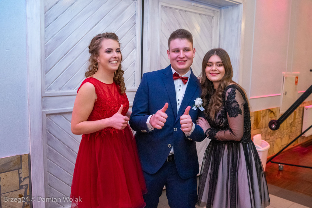 Studniówka 2020 w Zespole Szkół Ponadpodstawowych w Grodkowie [zdjęcia]