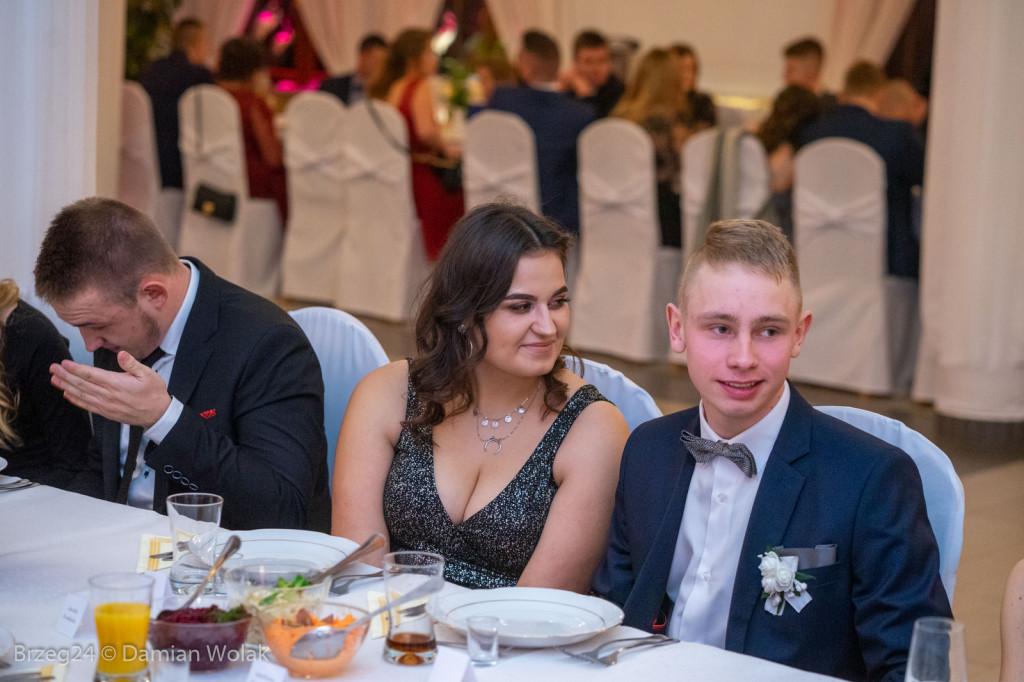 Studniówka 2020 w Zespole Szkół Ponadpodstawowych w Grodkowie [zdjęcia]