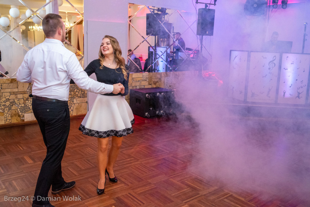 Studniówka 2020 w Zespole Szkół Ponadpodstawowych w Grodkowie [zdjęcia]