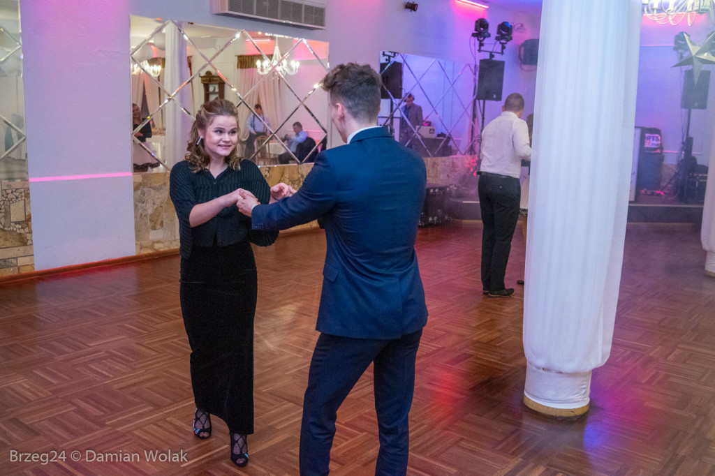 Studniówka 2020 w Zespole Szkół Ponadpodstawowych w Grodkowie [zdjęcia]