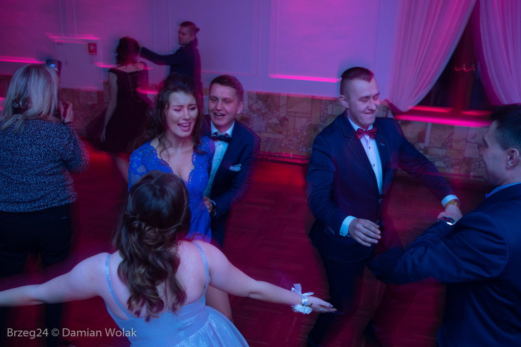 Studniówka 2020 w Zespole Szkół Ponadpodstawowych w Grodkowie [zdjęcia]