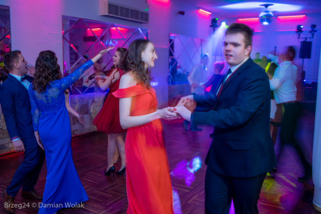 Studniówka 2020 w Zespole Szkół Ponadpodstawowych w Grodkowie [zdjęcia]