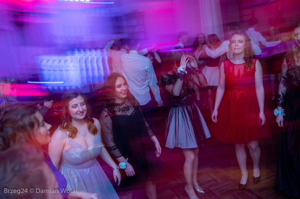 Studniówka 2020 w Zespole Szkół Ponadpodstawowych w Grodkowie [zdjęcia]