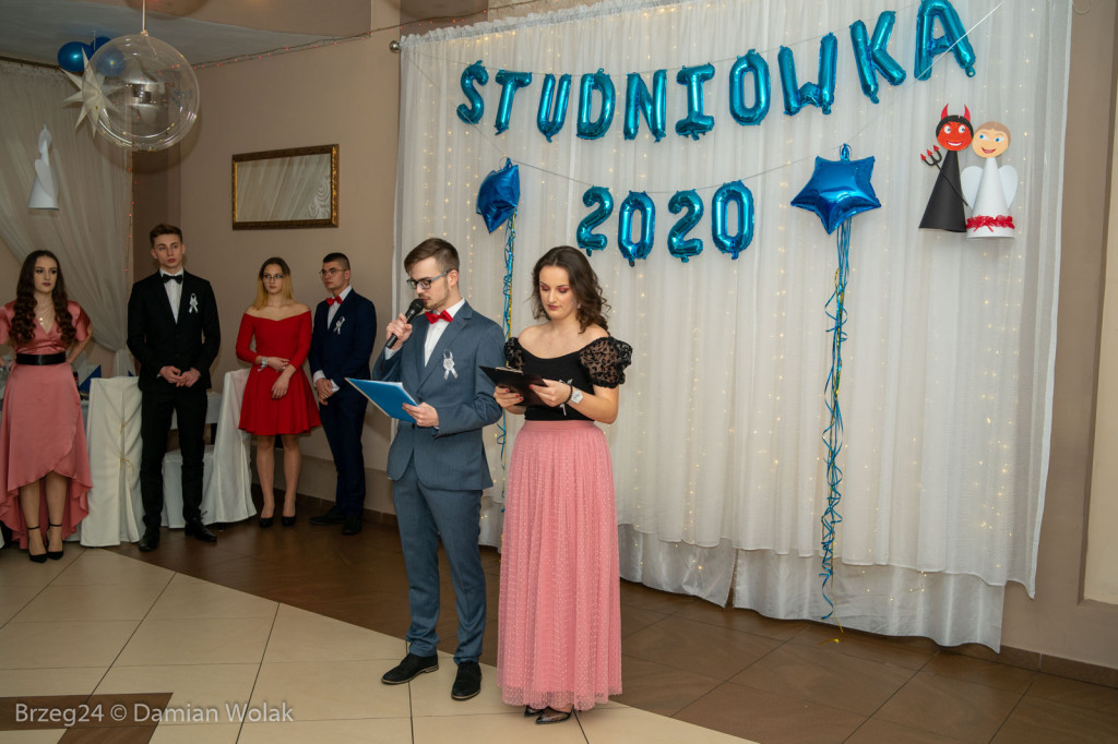 Studniówka 2020 w Liceum Ogólnokształcącym w Grodkowie [zdjęcia]