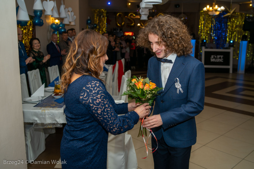 Studniówka 2020 w Liceum Ogólnokształcącym w Grodkowie [zdjęcia]