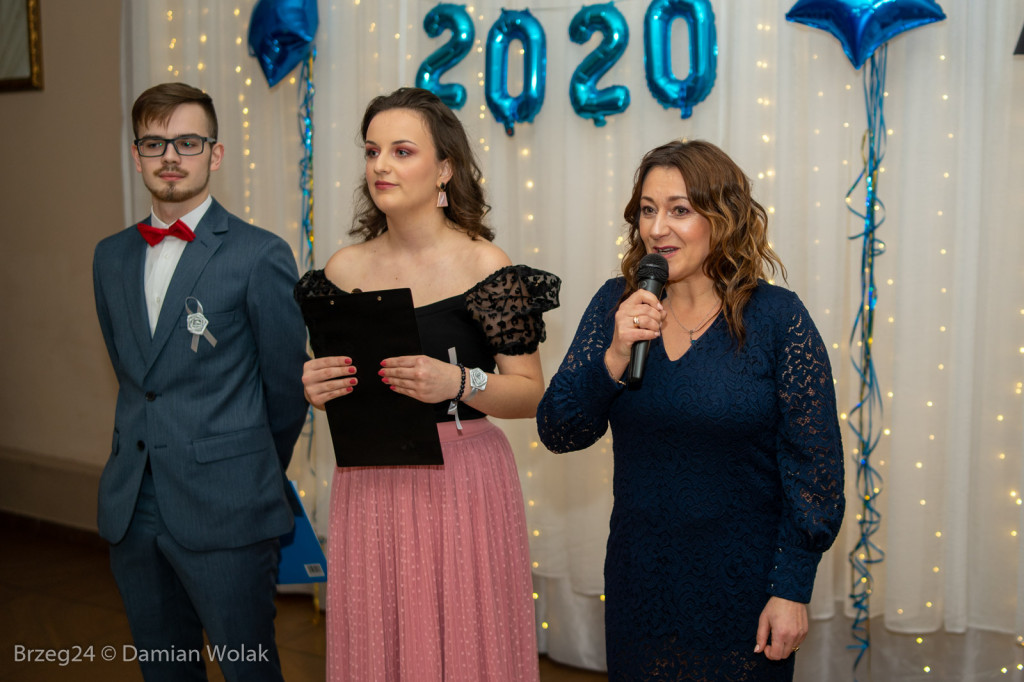 Studniówka 2020 w Liceum Ogólnokształcącym w Grodkowie [zdjęcia]