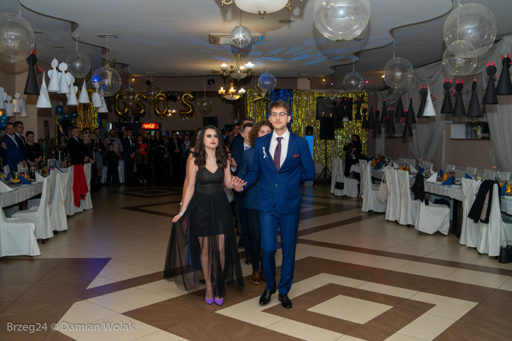 Studniówka 2020 w Liceum Ogólnokształcącym w Grodkowie [zdjęcia]