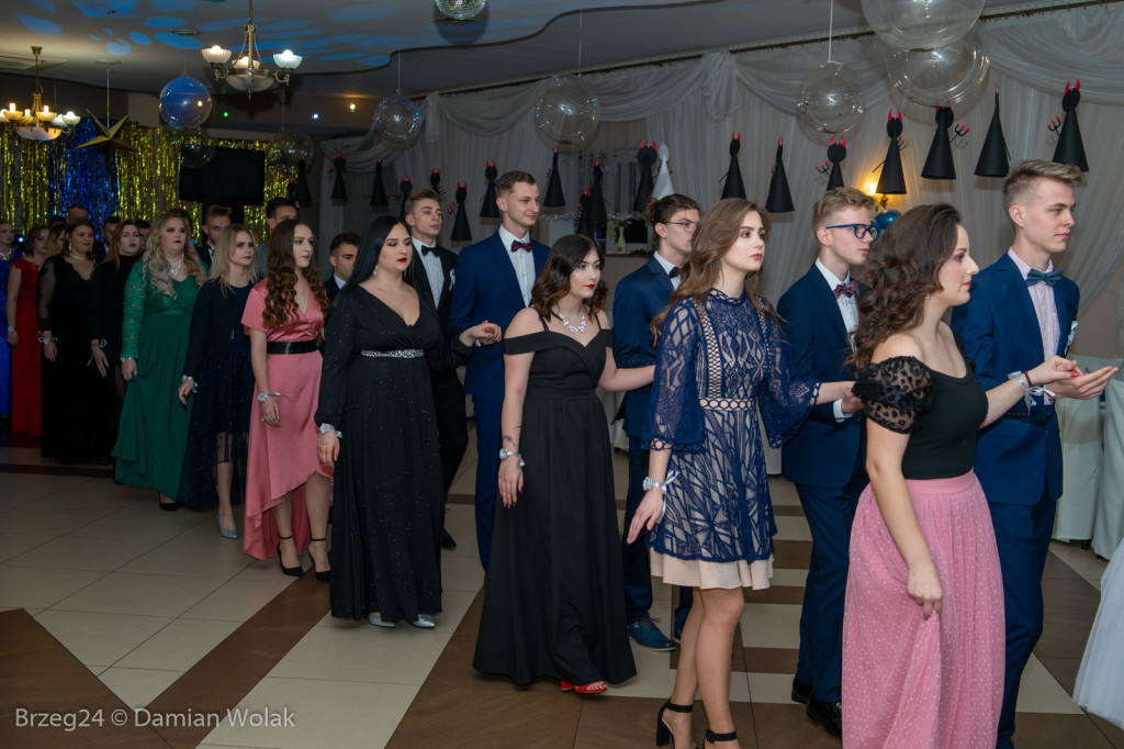 Studniówka 2020 w Liceum Ogólnokształcącym w Grodkowie [zdjęcia]