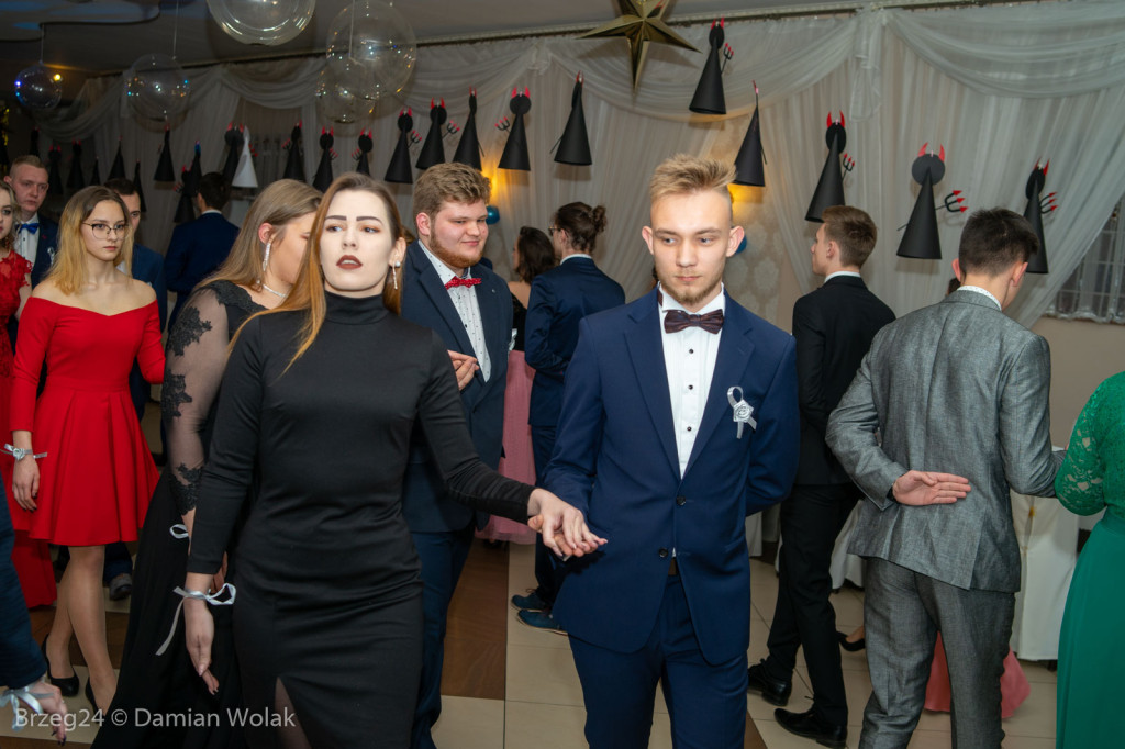 Studniówka 2020 w Liceum Ogólnokształcącym w Grodkowie [zdjęcia]