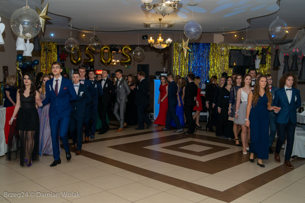 Studniówka 2020 w Liceum Ogólnokształcącym w Grodkowie [zdjęcia]