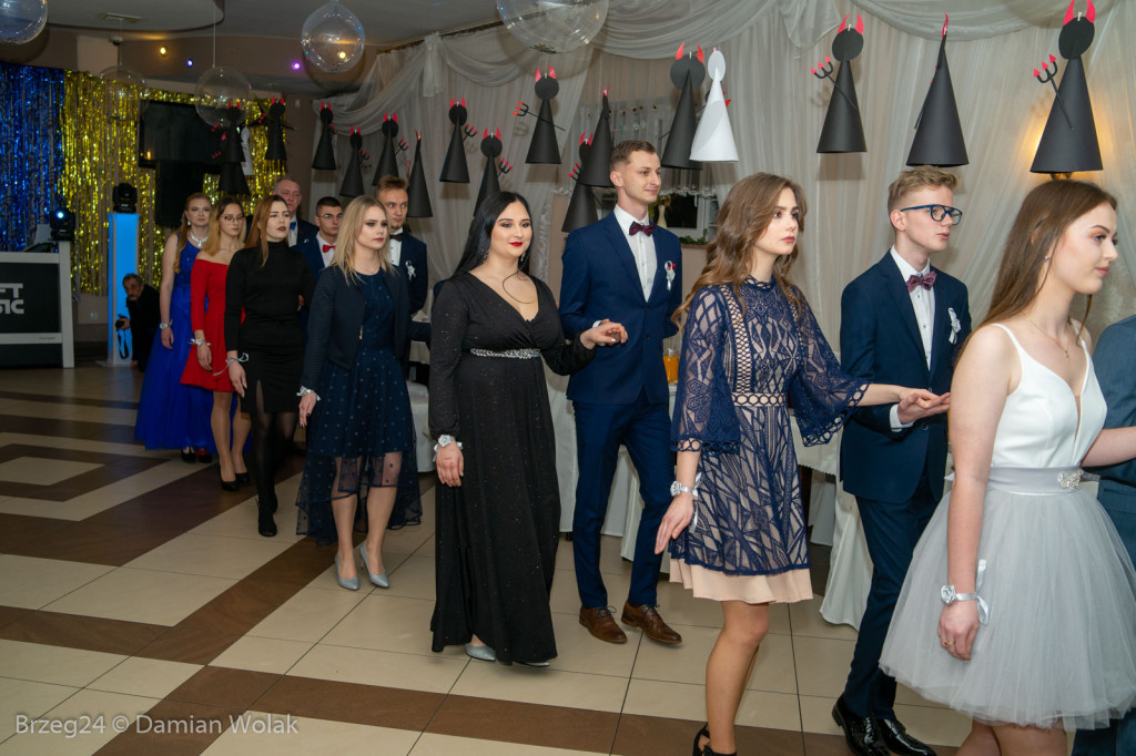 Studniówka 2020 w Liceum Ogólnokształcącym w Grodkowie [zdjęcia]