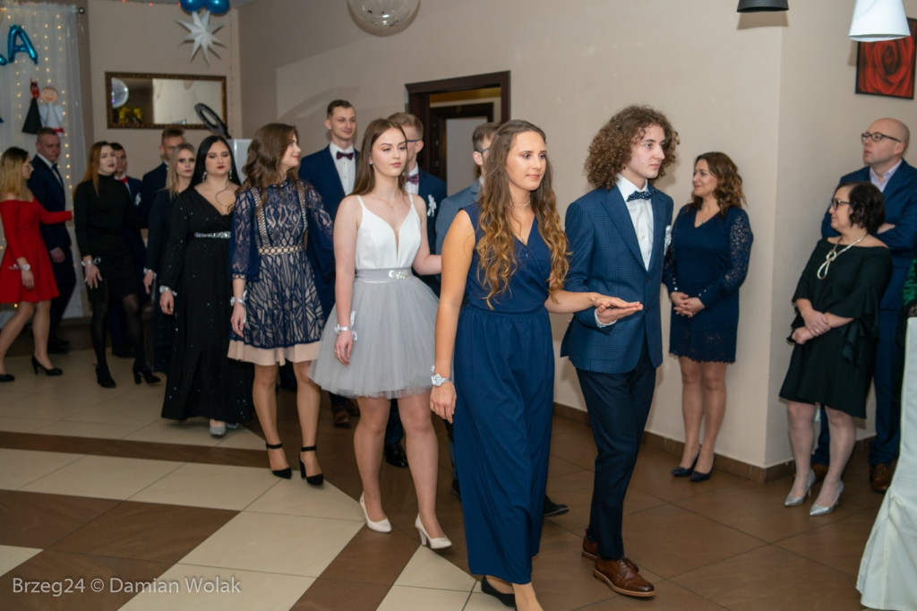 Studniówka 2020 w Liceum Ogólnokształcącym w Grodkowie [zdjęcia]