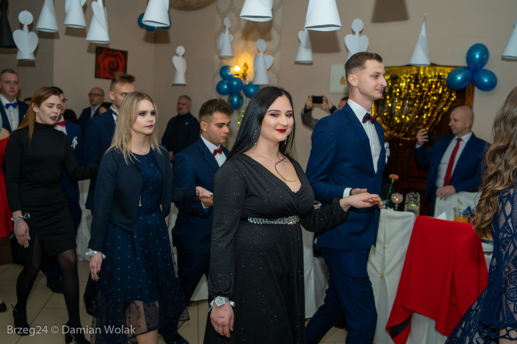 Studniówka 2020 w Liceum Ogólnokształcącym w Grodkowie [zdjęcia]