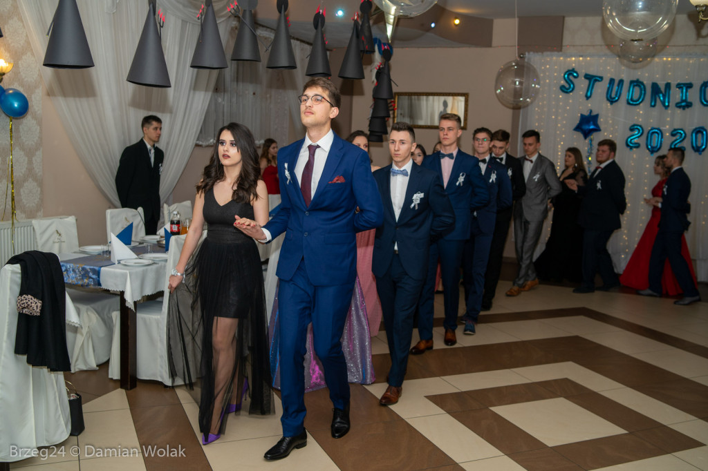 Studniówka 2020 w Liceum Ogólnokształcącym w Grodkowie [zdjęcia]