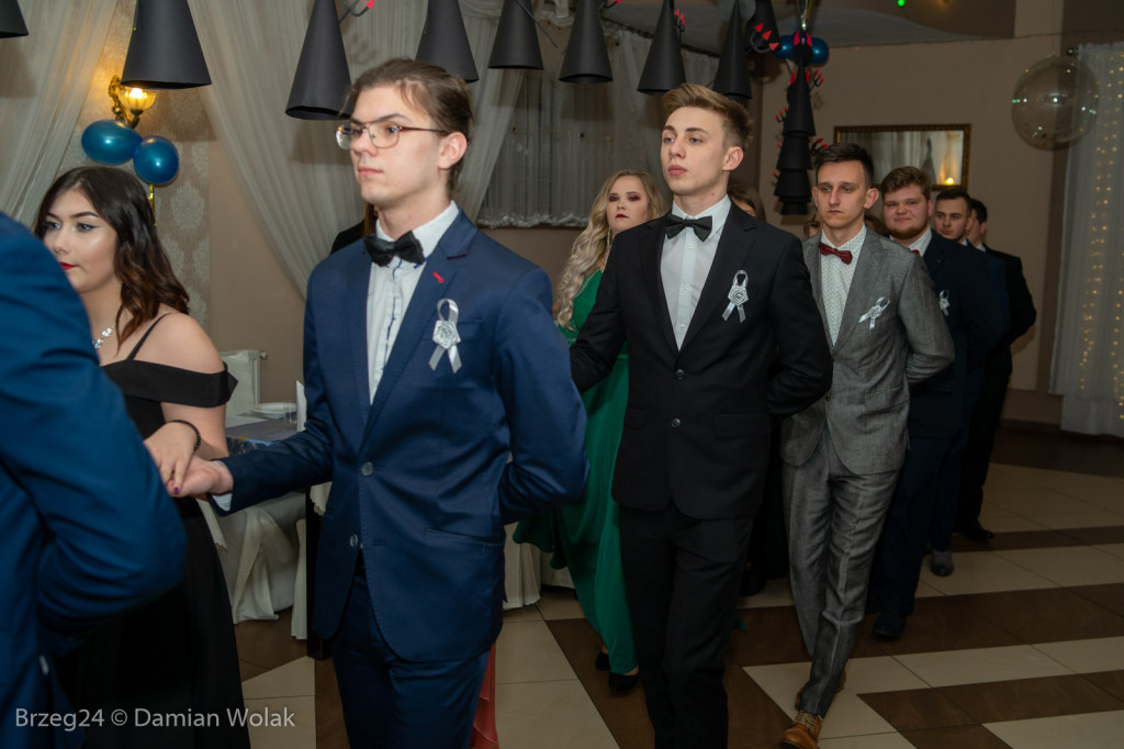 Studniówka 2020 w Liceum Ogólnokształcącym w Grodkowie [zdjęcia]