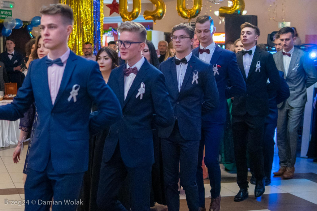 Studniówka 2020 w Liceum Ogólnokształcącym w Grodkowie [zdjęcia]