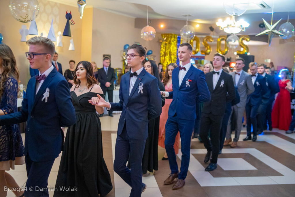 Studniówka 2020 w Liceum Ogólnokształcącym w Grodkowie [zdjęcia]