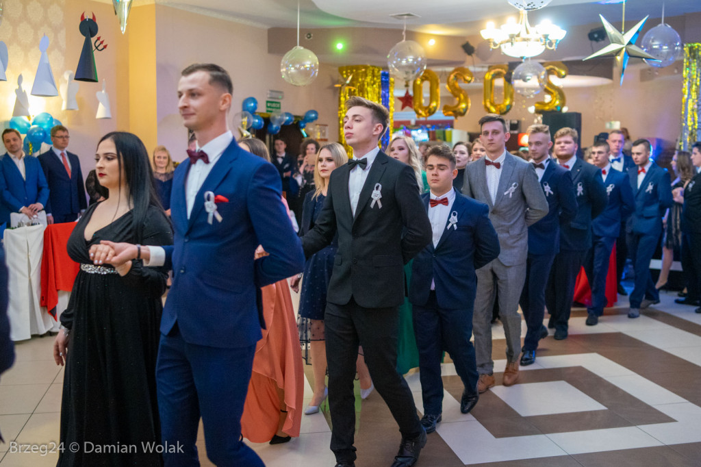 Studniówka 2020 w Liceum Ogólnokształcącym w Grodkowie [zdjęcia]