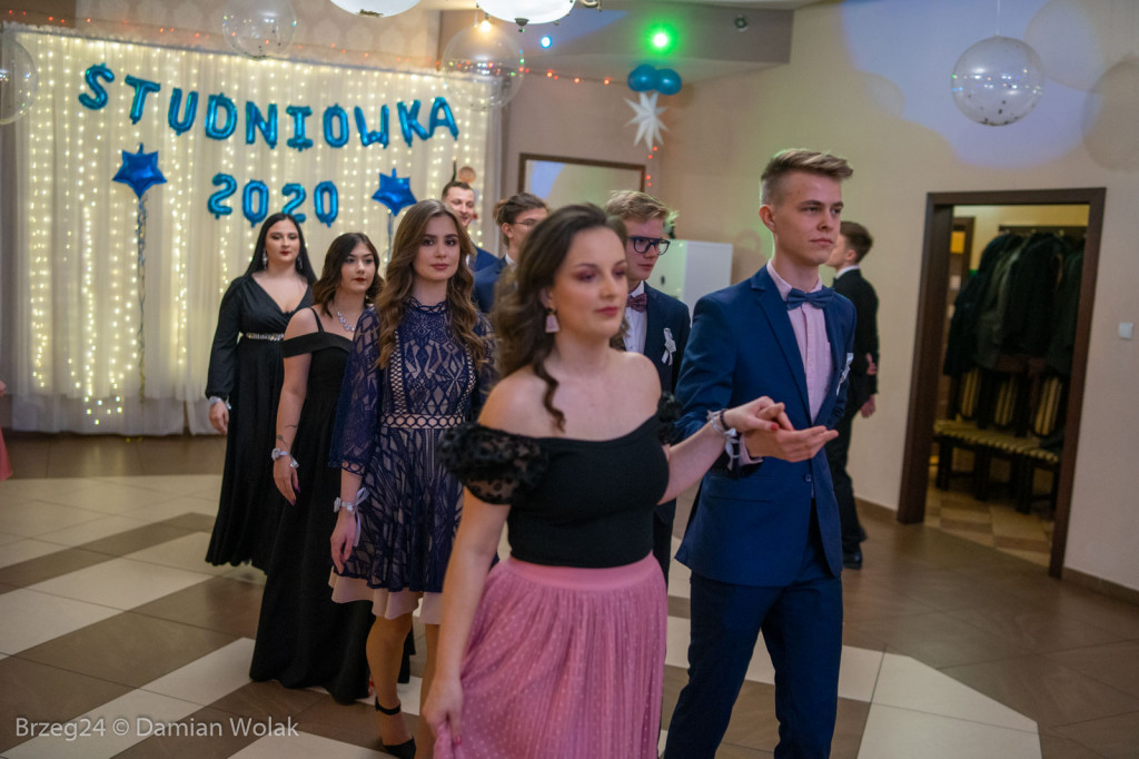 Studniówka 2020 w Liceum Ogólnokształcącym w Grodkowie [zdjęcia]