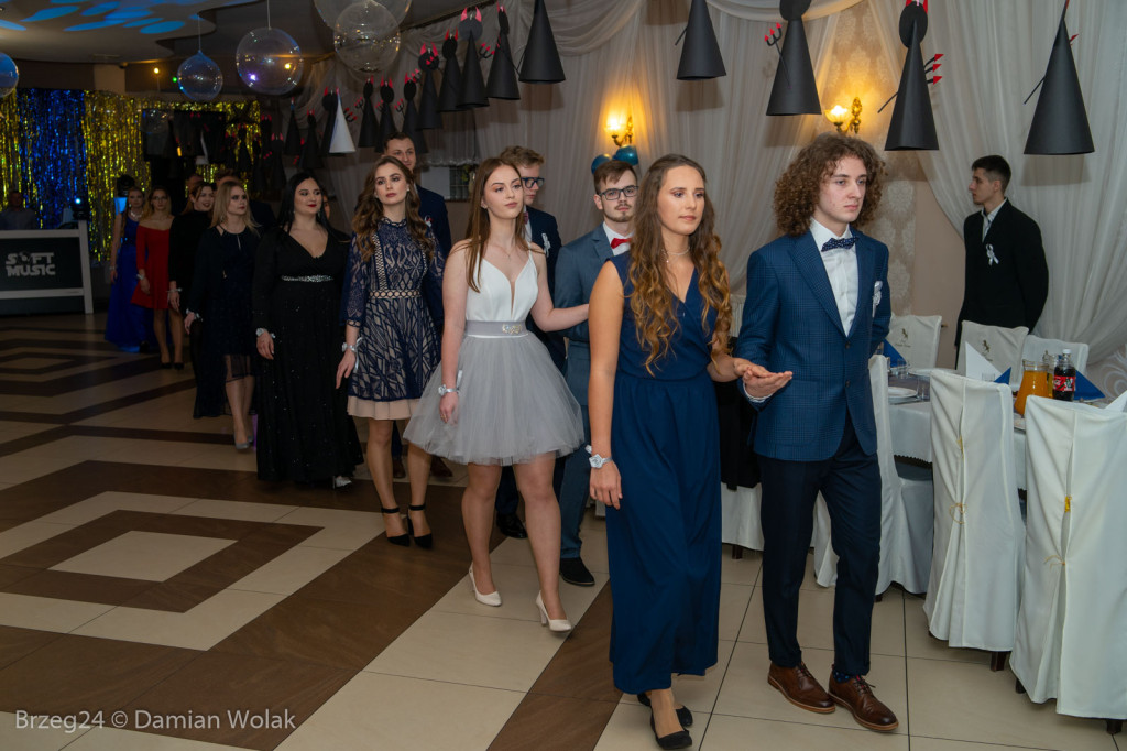 Studniówka 2020 w Liceum Ogólnokształcącym w Grodkowie [zdjęcia]