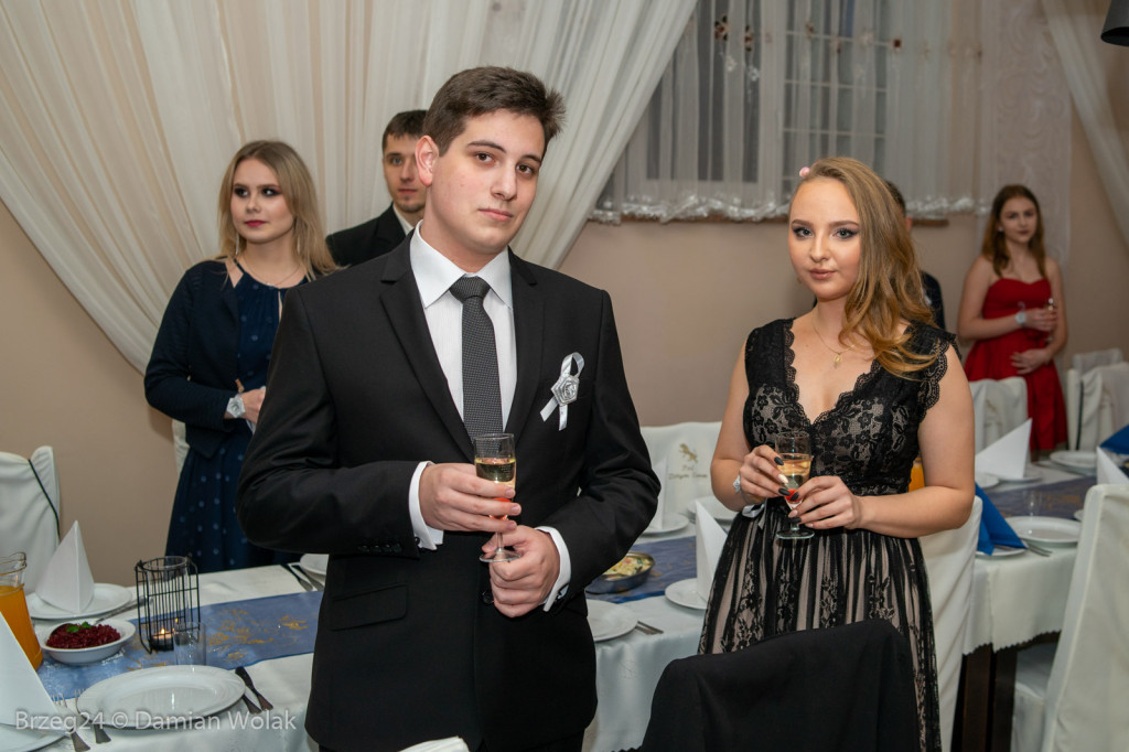 Studniówka 2020 w Liceum Ogólnokształcącym w Grodkowie [zdjęcia]